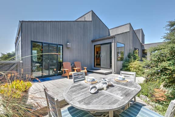 Oceanfront Hot Tub, Whales & Seals — Dogs Welcome