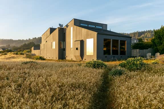 Oceanfront Hot Tub, Whales & Seals — Dogs Welcome
