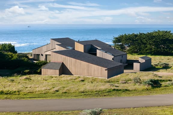 Oceanfront Hot Tub, Whales & Seals — Dogs Welcome